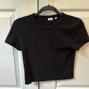 Aritzia t shirt